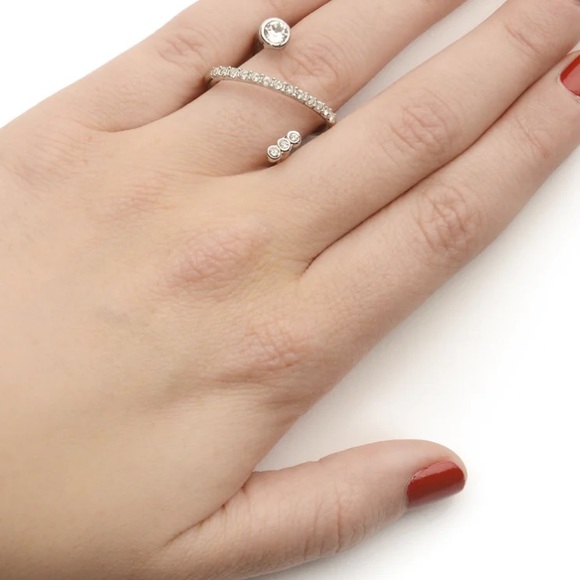 Melissa Lovy silver tone ring with faux stones. Well maintained. Size 6. - Picture 2 of 7